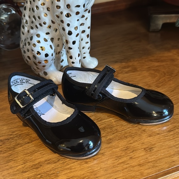 💃CAPEZIO DANCE TAP SHOES LITTLE GIRL SIZE 8.5 M - Picture 2 of 11
